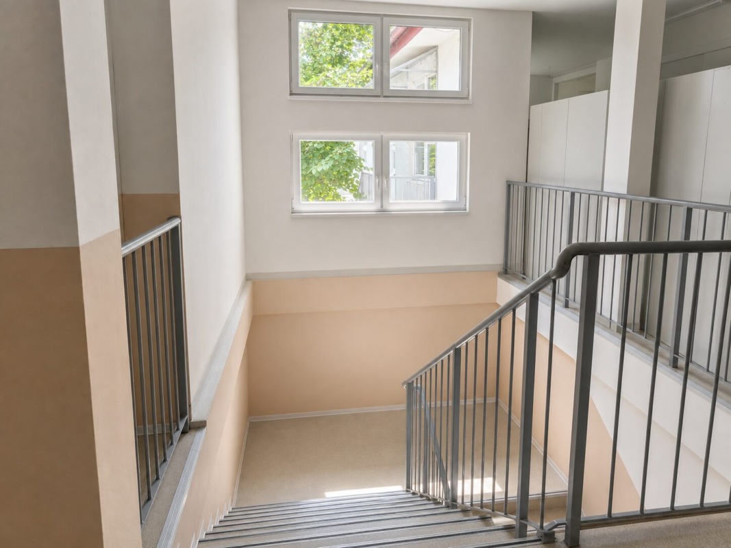 Pozinkované schodisko modulárnej budovy